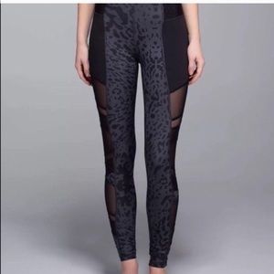 LIKE NEW Lululemon Mesh Leggings